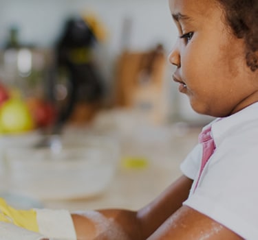 Child washing the dishes